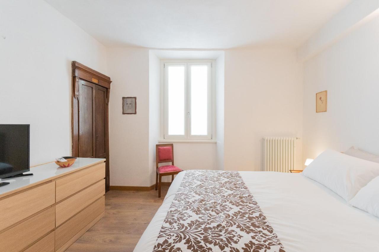 Da Pia In Historycal Como City Centre By Rent All Como Exterior photo